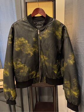 Boohoo Mens Black Bomber Jacket with Yellow Accent